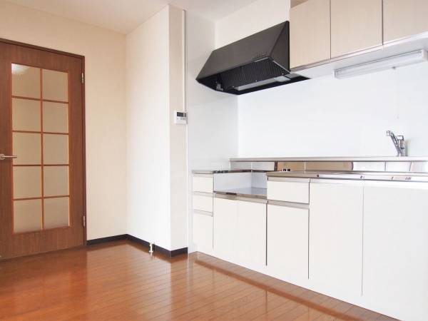 暑さにも汗にもさようなら！　料理中のキッチンを涼しくしてくれるアイテムとは