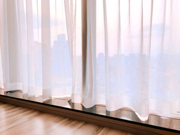 部屋の印象ががらりと変わる！　レースカーテンを自宅できれいに洗濯する方法