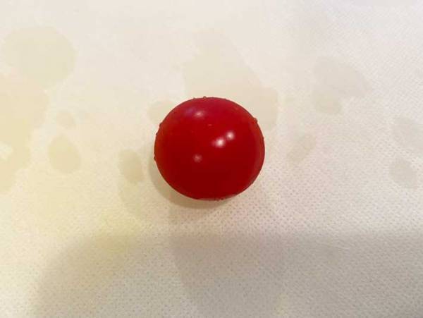 「考えたこともなかった…」　種が飛び出ない『ミニトマトの切り方』とは？