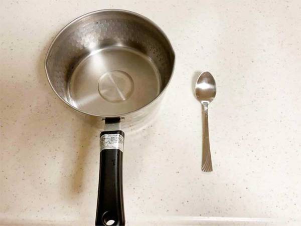 いつも間に合わない鍋の吹きこぼれ　アレを１本入れると？　「おぉ～」「長年の悩み解決」