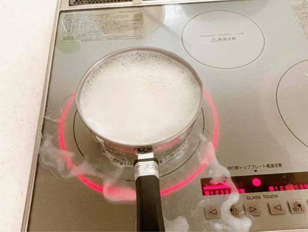 いつも間に合わない鍋の吹きこぼれ　アレを１本入れると？　「おぉ～」「長年の悩み解決」