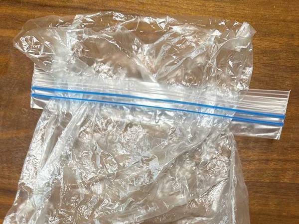 すぐ捨てないで！　クタクタになったフリーザーバッグが『あの収納』に使える