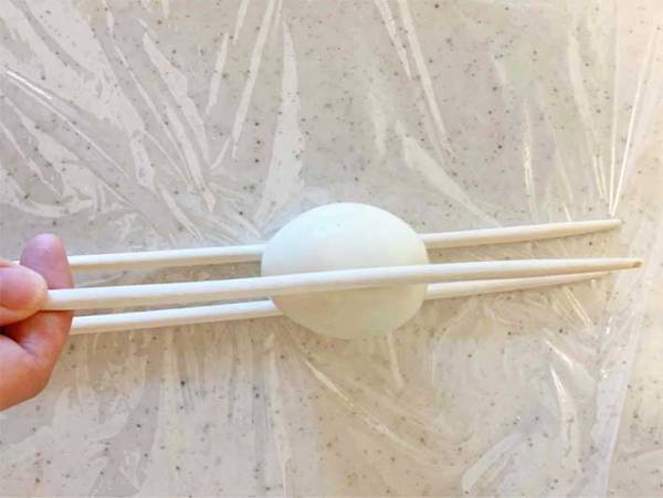 ゆで卵を簡単に『かわいい花型にする方法』　「大人もアガる」「おぉ～」