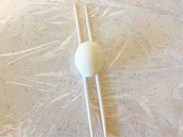 ゆで卵を簡単に『かわいい花型にする方法』　「大人もアガる」「おぉ～」