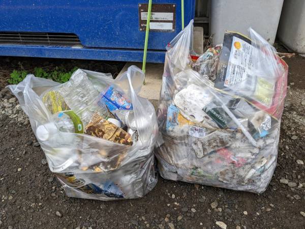 パンパンのゴミ袋、どう結ぶ？　警視庁公式の知恵に「コレはいい！」「まさに発想の転換」