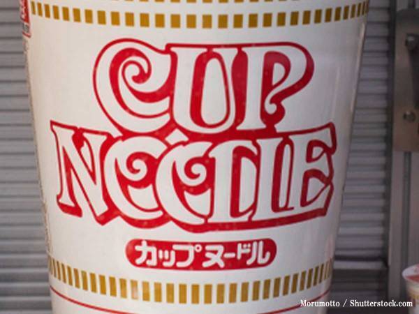 「えっ、欲しい」「ポチった」　どデカい『カップヌードル型バッグ』が話題に