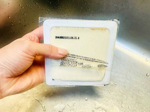豆腐の水切り、面倒じゃない？　一番簡単な方法に「ズボラにピッタリ」「楽だわ」