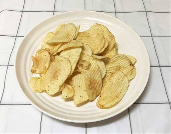 結局、プリングルス…じゃないの？　一番おいしい『サワークリーム＆オニオン』は何か、食べ比べてみると…