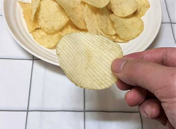 結局、プリングルス…じゃないの？　一番おいしい『サワークリーム＆オニオン』は何か、食べ比べてみると…