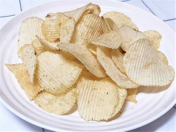 結局、プリングルス…じゃないの？　一番おいしい『サワークリーム＆オニオン』は何か、食べ比べてみると…