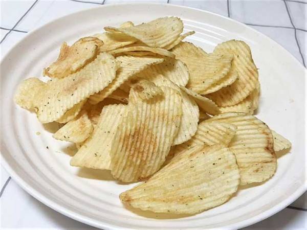 結局、プリングルス…じゃないの？　一番おいしい『サワークリーム＆オニオン』は何か、食べ比べてみると…