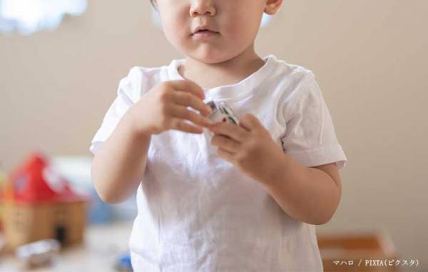 泣いている母親を見た２歳の息子　持ってきた『モノ』に「愛おしい」「心洗われた」