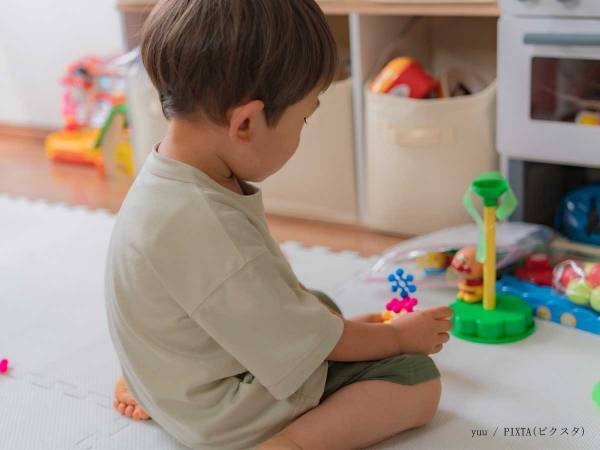 泣いている母親を見た２歳の息子　持ってきた『モノ』に「愛おしい」「心洗われた」