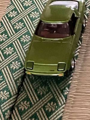 『見覚えがありまくる構図』に共感の声続々　ミニカーが走っている場所とは…