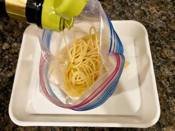 イチイチゆでるのが面倒なパスタ　大量に茹でて保存するテクに「早くやればよかった」