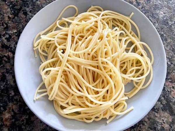イチイチゆでるのが面倒なパスタ　大量に茹でて保存するテクに「早くやればよかった」