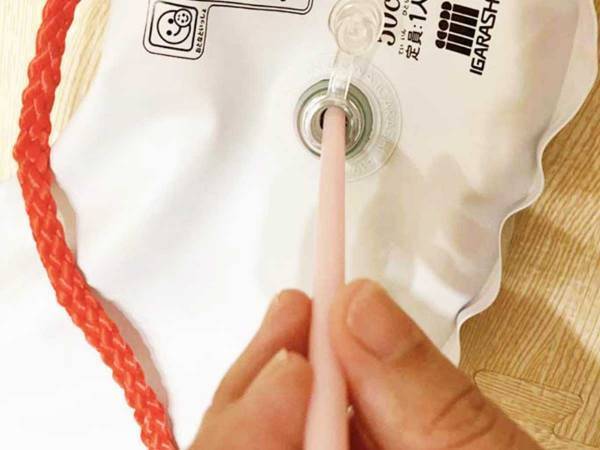浮き輪の空気入れ、面倒臭くない？　超ラクに膨らませる方法があった！