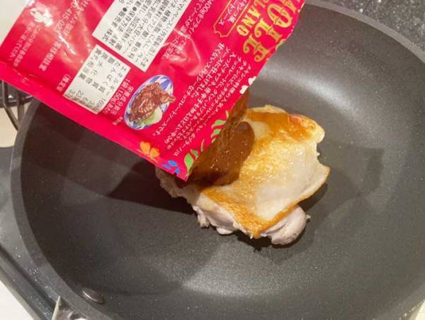 カルディで見つけた『目を疑うソース』　恐るおそる鶏にかけたら、いい意味で裏切られた！