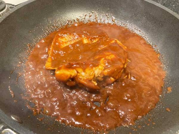 カルディで見つけた『目を疑うソース』　恐るおそる鶏にかけたら、いい意味で裏切られた！