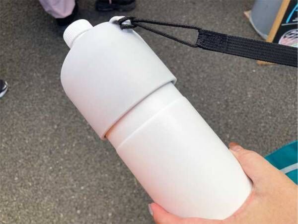 ニトリで見つけた『ペットボトルホルダー』が手軽すぎて、水筒に戻れなくなった！