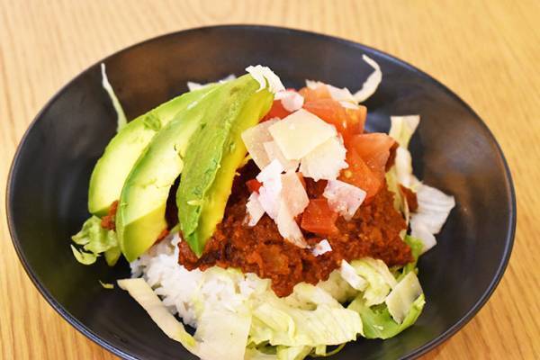 『VIVANT』コラボカフェ限定！　オリジナルフォトブースや、ドラマにちなんだメニューが続々と登場