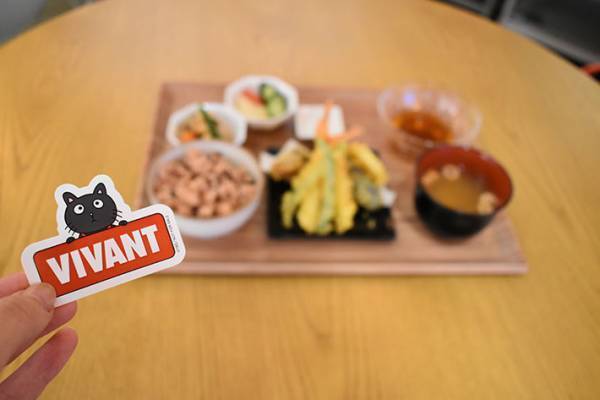 『VIVANT』コラボカフェ限定！　オリジナルフォトブースや、ドラマにちなんだメニューが続々と登場