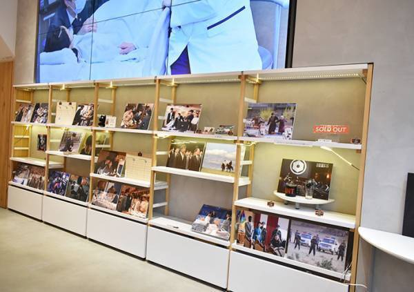 『VIVANT』コラボカフェ限定！　オリジナルフォトブースや、ドラマにちなんだメニューが続々と登場