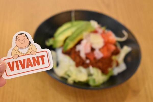 『VIVANT』コラボカフェ限定！　オリジナルフォトブースや、ドラマにちなんだメニューが続々と登場