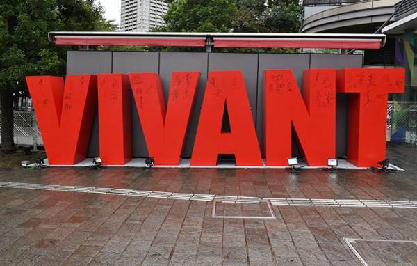 『VIVANT』コラボカフェ限定！　オリジナルフォトブースや、ドラマにちなんだメニューが続々と登場