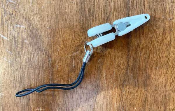 全然切れない『洋服のアレ』　１００均アイテムを試してみると？　「常に持ち歩きたい」