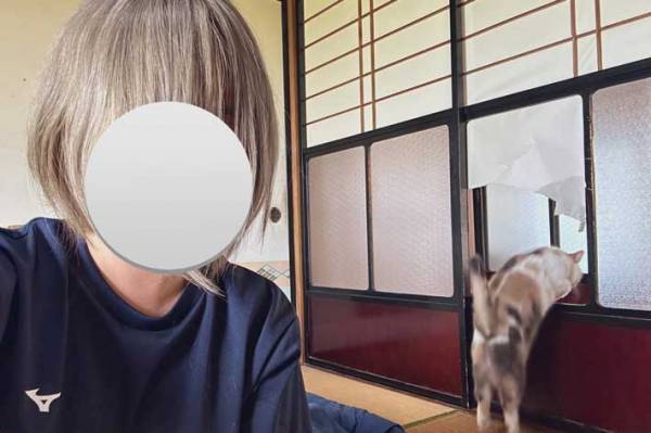 気付いた人はツッコミ不可避　髪色を変えた女性の投稿に「後ろ！後ろ！」