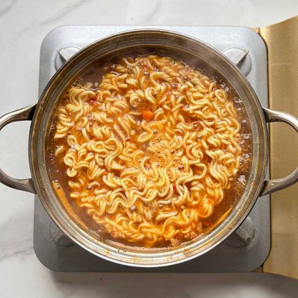 韓国人から教わった『辛ラーメン』のうまい食べ方が、たまらん　「優勝」「お腹が減ってきた」