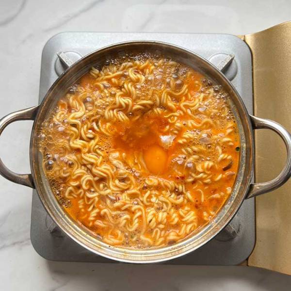 韓国人から教わった『辛ラーメン』のうまい食べ方が、たまらん　「優勝」「お腹が減ってきた」