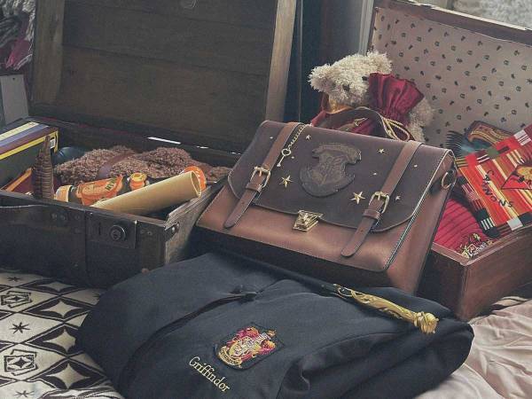 「そろそろ帰るか」　行き先がどう見ても『あの魔法学校』だと話題に