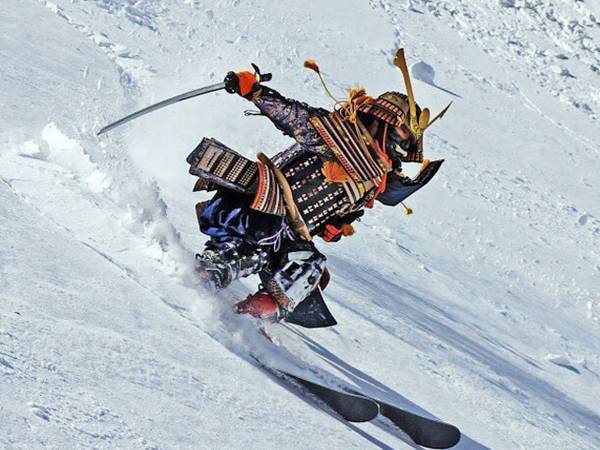 スキー場を滑る人に思わず五度見　写真に「強すぎだろ！」「目を疑った」