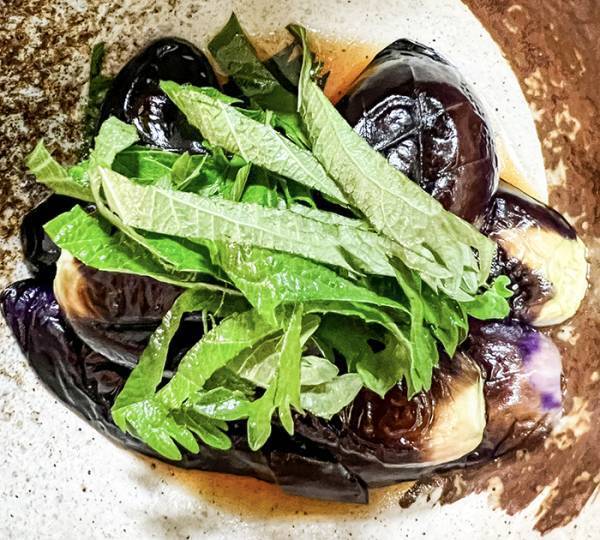 油を吸うのが気になるナス　ヘルシーに炒める方法に「知らなかった！」「いいことを聞いた」