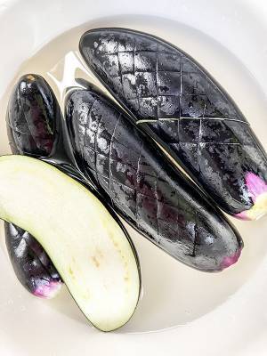 油を吸うのが気になるナス　ヘルシーに炒める方法に「知らなかった！」「いいことを聞いた」