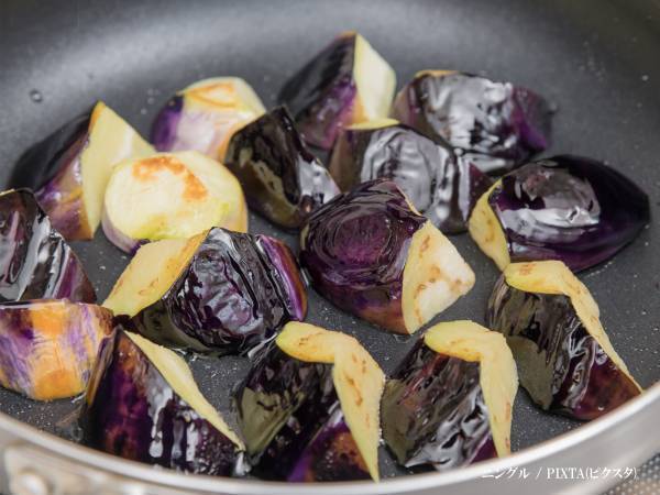 油を吸うのが気になるナス　ヘルシーに炒める方法に「知らなかった！」「いいことを聞いた」