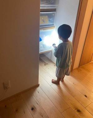 怖いテレビを観た３歳児の行動に反響　「勇敢でかわいい」「強い子になりそう」