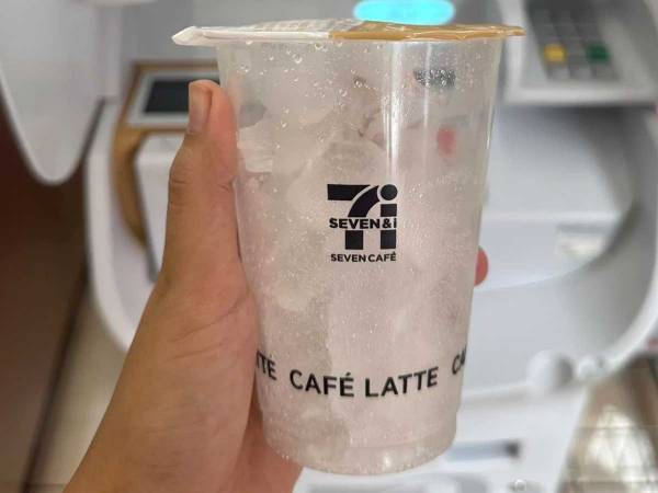 コーヒーマシンに並んでいた女性　自分の順番がきて「違う…」そのワケとは