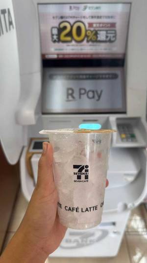 コーヒーマシンに並んでいた女性　自分の順番がきて「違う…」そのワケとは