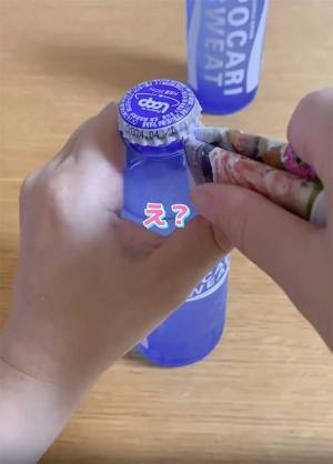 栓抜きはもういらない？　まさかの代用テクに「すぐに試したい」