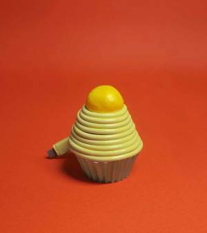 変わった形のケーブルホルダー、実はコレ…　正体に驚きの声「天才すぎる」「これ欲しい！」