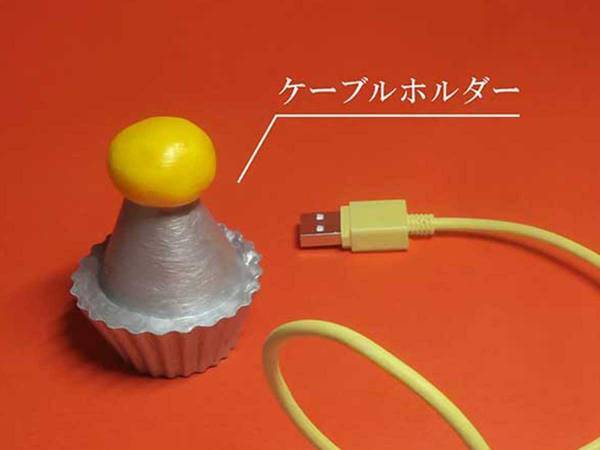 変わった形のケーブルホルダー、実はコレ…　正体に驚きの声「天才すぎる」「これ欲しい！」