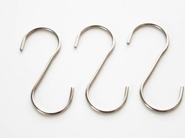 S字フックを扉に引っ掛けると？　警視庁公式が教える防災対策に「コレ大事」「真似します」