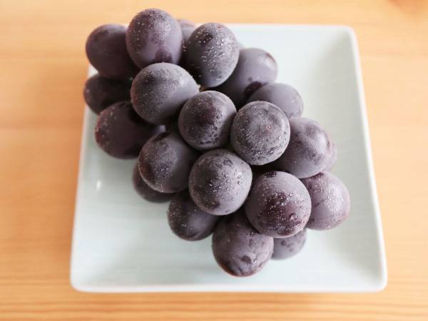 ブドウの表面に付着した白い粉　正体は？　農水省の解説に「そんなものが」「初耳」