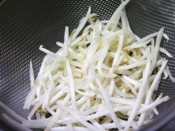 ゆでたモヤシがシャキシャキに！　ポッカが驚きの裏技を伝授　「マジか」「こりゃすごい」