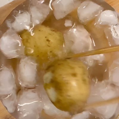 ジャガイモの皮むき　手早く済ませるには？　画期的な裏技に「一瞬すぎ」「早く知りたかった」