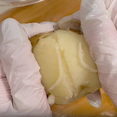 ジャガイモの皮むき　手早く済ませるには？　画期的な裏技に「一瞬すぎ」「早く知りたかった」