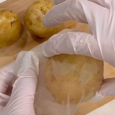 ジャガイモの皮むき　手早く済ませるには？　画期的な裏技に「一瞬すぎ」「早く知りたかった」